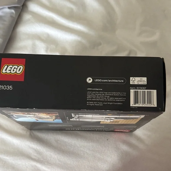 Retired LEGO Architecture Solomon R. Guggenheim Museum Set #21035 - Picture 3 of 4